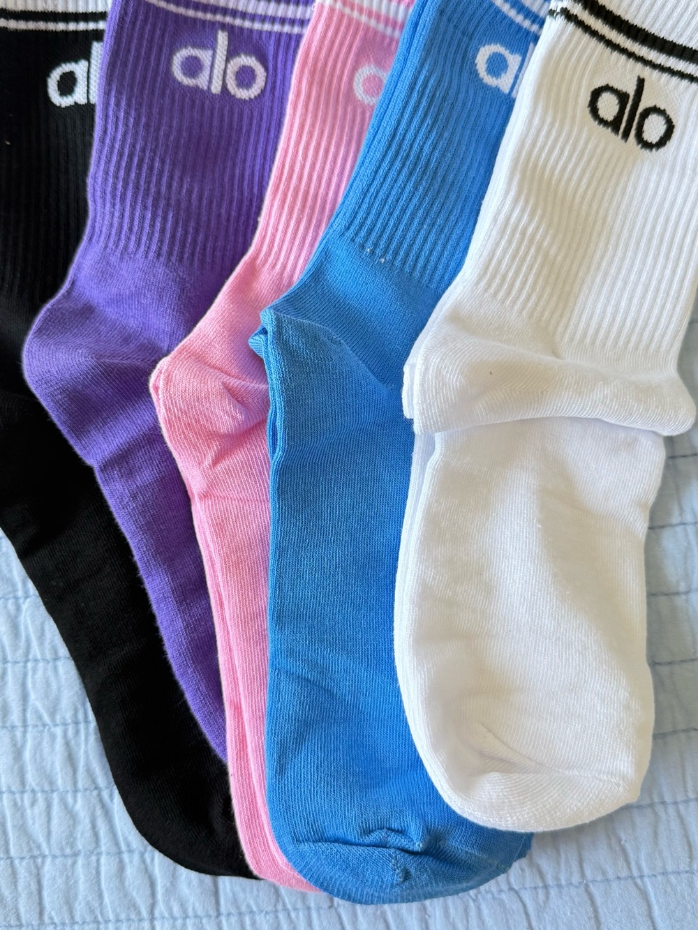 ALO Yoga Men’s Crew Socks Pack — Pink, Blue, Purple, White, Black - Picture 4 of 6